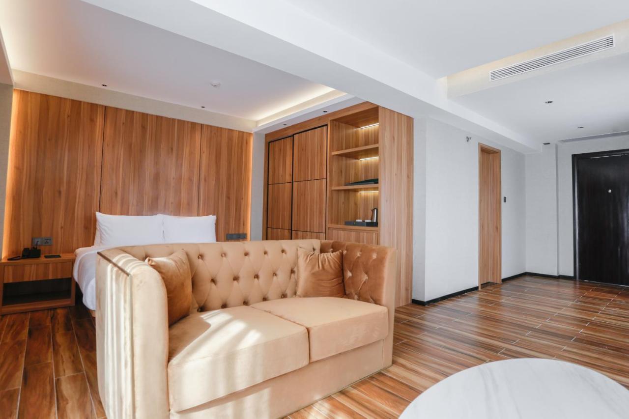 Hotel Casiana & Events Center Tagaytay Managed By Hii Tagaytay City Esterno foto