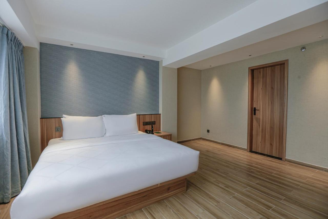 Hotel Casiana & Events Center Tagaytay Managed By Hii Tagaytay City Esterno foto